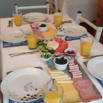 Alojamento de Acomodação e Pequeno-almoço Farnham House *